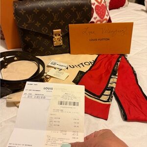 Louis Vuitton Pochette Metis in monogram